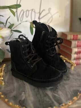 Boys UGG Palomar Sneaker Boots Black Suede Youth Size 1 Winter High Tops